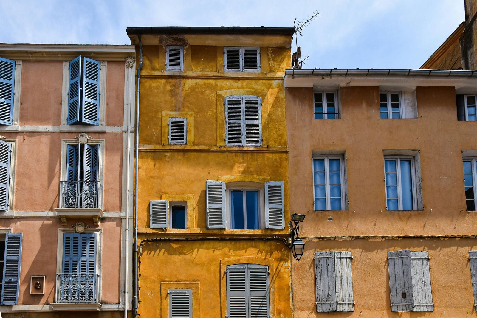 Ochre façades of Aix